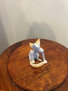 Figura de zorro de porcelana húngaro Hollohaza **pequeña mordedura de pulga en la parte superior trasera izquierda - Imagen 1 de 12