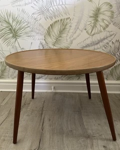 Vintage Mid Century Round Coffee Table Formica 57cm Teak Top With Four Legs VGC - Picture 1 of 6