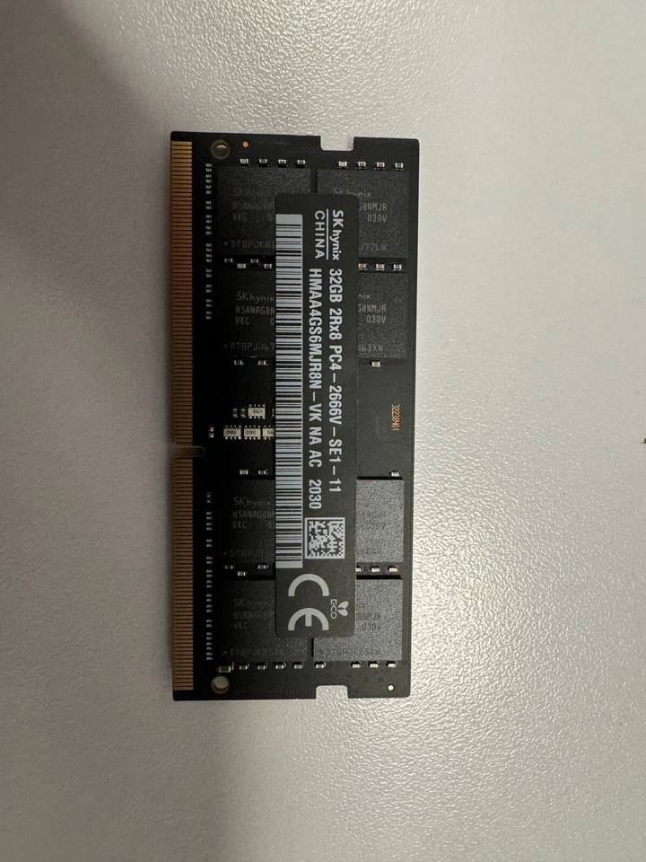 APPLE SK Hynix 32GB 2Rx8 PC4-2666V PN: MUQQ2G/A HMAA4GS6MJR8N-VK Foto 1 de 1