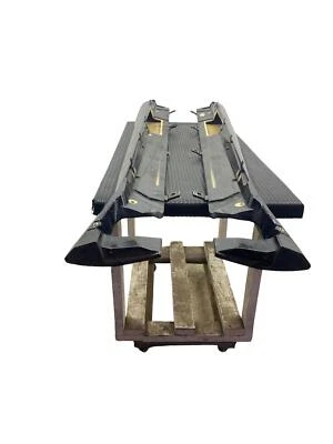 2019 ASTON MARTIN VANTAGE OEM ROCKER PANEL MOLDING SET (2) *SCRATCH/SCRAPE* - Imagem 1 de 4