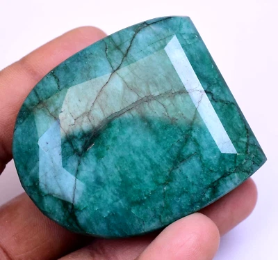 534.5 Ct Natural Huge Green Emerald Earth-Mined Certified Museum Use Gemstone - Image 1 of 4