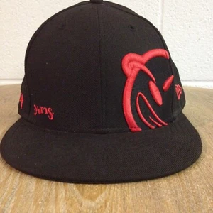"Cappello New Era 59FIFTY YUMS Smiley Face con logo piatto fattura nero e rosso - 7-1/2" - Foto 1 di 6