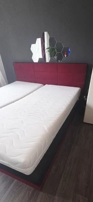 Gebrauchtes Polster-Boxspringbett Rot/Schwarz, 180x200cm, 2 einzelne Matratzen - Bild 1 von 4