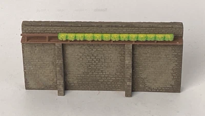 Kibri N City Wall Section 4-3/4" x 1-1/2" x 2-1/4" High - Image 1 of 2