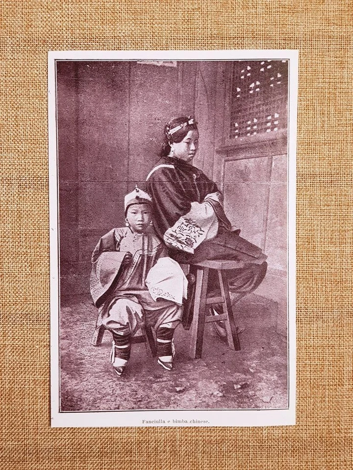 In Cina nel 1930 Una ragazza e una bambina cinese Moda e costume - Immagine 1 di 1