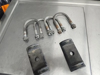 Mercedes Sprinter 2500 2007-2024 placa de soporte de montaje de resorte de hoja trasera perno en U Foto 1 de 4