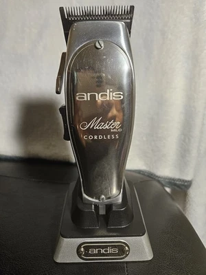 Cortapelos inalámbrico de iones de litio Andis Master MLC artículo #12470 120-240V internacional  Foto 1 de 4