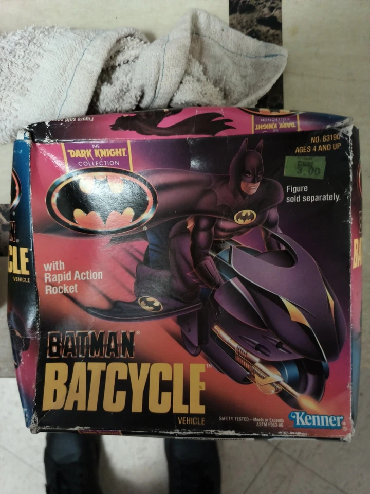 VINTAGE BATMAN THE DARK KNIGHT COLLECTION BATCYCLE NEW IN SEALED BOX KENNER 1990 - Image 1 of 1