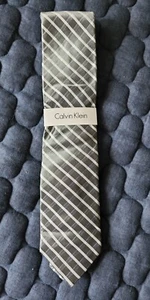 CALVIN KLEIN 100% Silk Men's Tie new without tags = Gray with purple accents - Picture 1 of 4