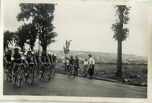 PHOTO ANCIENNE - VINTAGE SNAPSHOT - SPORT VÉLO TOUR FRANCE BONNIÈRES SUR SEINE - Bild 1 von 1