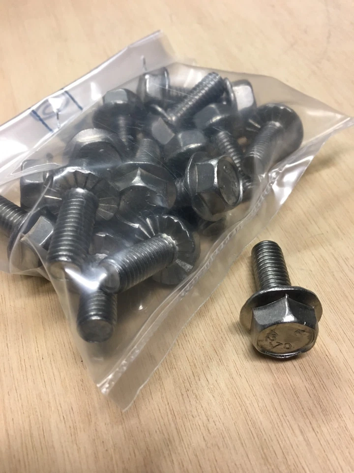 VITE ACCIAIO INOX A2 M8X20 TESTA ESAGONALE FLANGIATO ANTIGIRO CHIAVE 13mm 20PZ. - Immagine 1 di 1