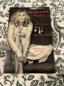 Sex and the City: Küssen und erzählen - Taschenbuch von Sohn, Amy Carrie Bradshaw, HBO - Bild 1 von 12