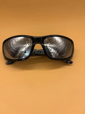 Черные солнцезащитные очки Arnette с зеркальными линзами и белой графикой внутри - Изображение 1 из 4