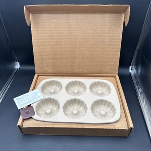 Pampered Chef Mini Bundt Fluted Pan #1441 Brand New In Original Box  - Picture 1 of 4