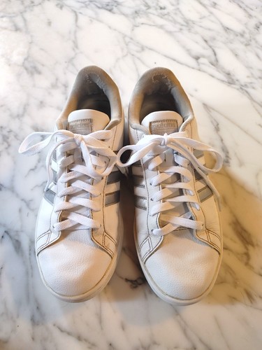 ADIDAS AQ0528 donna taglia 7 5 Grand Court bianco con strisce argento UK 6