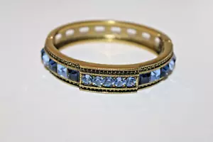 Heidi Daus Tantalizing Blue Swarvoski Crystal Hinged Bracelet Signed Retired - Picture 1 of 5