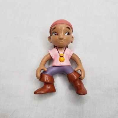 Figura de acción Izzy de Jake y los piratas del País de Nunca Jamás de Disney Foto 1 de 2