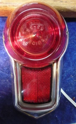 Oldsmobile 98 1952 luz trasera Foto 1 de 4