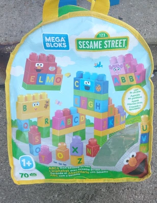 MEGA BLOKS  SESAME STREET ABCs Learn As You Grow 110+ Pieces With Carrying Bag - Image 1 of 4