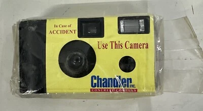 Disposable Film Camera w/ Flash 27 Exposures 35mm Film ISO400, Exp 6/06 - Image 1 of 4