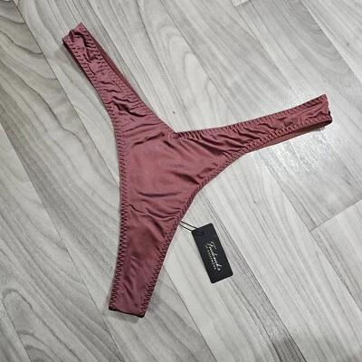 Calcinha tanga cetim chocolate RISING STAR Frederick's of Hollywood nova com etiquetas tamanho XXL - Imagem 1 de 4