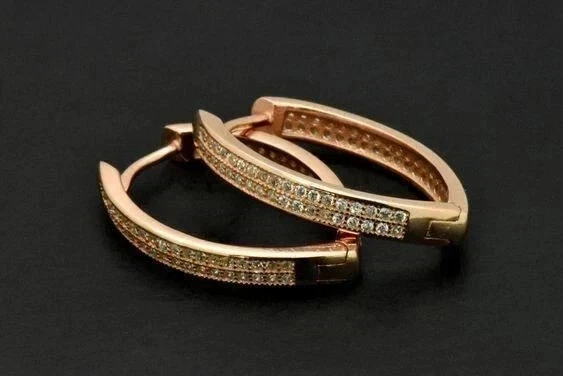 Pendientes de aro de moissanita blanca de corte redondo de 3 quilates para mujer enchapados en oro rosa de 14 quilates Foto 1 de 3