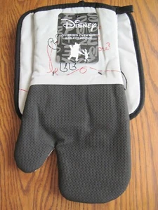 Disney Winnie the Pooh Oversized Oven Mitt & Pot Holder "Where is Eeyore?" NEW - Photo 1/3
