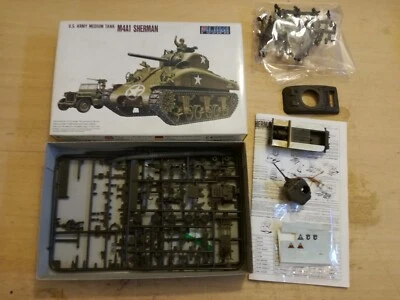 FUJIMI  M4A1 SHERMAN USA medium tank + WILLIS jeep + figurini - 1/76 KIT - Immagine 1 di 4