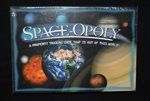 SPACE-OPOLY Immobilien Trading Game That Is Out Of This World! NEU VERSIEGELT - Bild 1 von 2