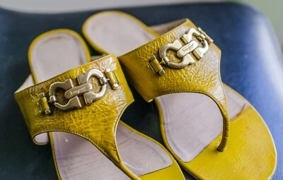 Sapato Salvatore Ferragamo feminino amarelo couro envernizado sólido liso 6,5 - Imagem 1 de 4