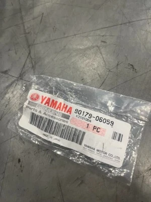 Tuerca Yamaha 90179-06059-00 Raptor, YZ250, YZ400, YZ450 Foto 1 de 3