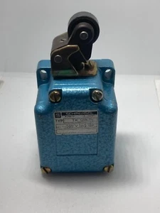 SCHMERSAL TK-015-11Y LIMIT SWITCH HEAVY DUTY 10A 500V ROLLER LEVER NNB - Picture 1 of 5