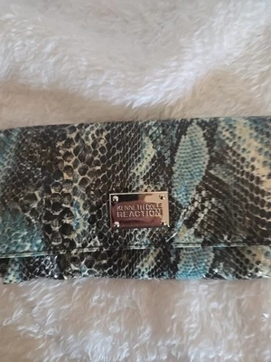 Kenneth Cole Reaction, Cartera Cambiar, 2 Bolsillos Internos y 4 Bolsillos Portatarjetas Foto 1 de 4