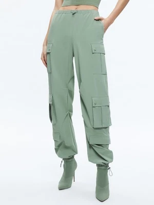 Calça cargo Alice + Olivia Shara paraquedas verde sálvia $440 tamanho 4 - Imagem 1 de 4