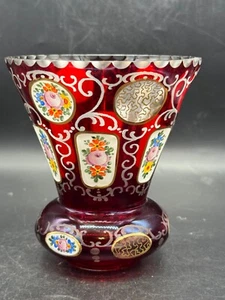 Sammlerstück böhmische Vase, rot mit Schnörkel, Blumen, 5" - Bild 1 von 4