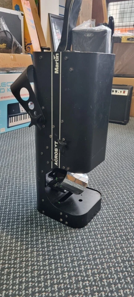 Martin Acrobat Professional DMX disco light incl handmade case - Image 1 of 4