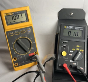 AEMC MEGOHMMETER MODEL 1025 250,500,1000 V Test vollt Used Excellent Condition - Picture 1 of 18