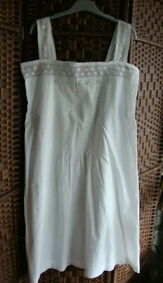  chemise de grand-mèr sans manches dentelle, plissé,monogramme  taille 40 - Photo 1/4