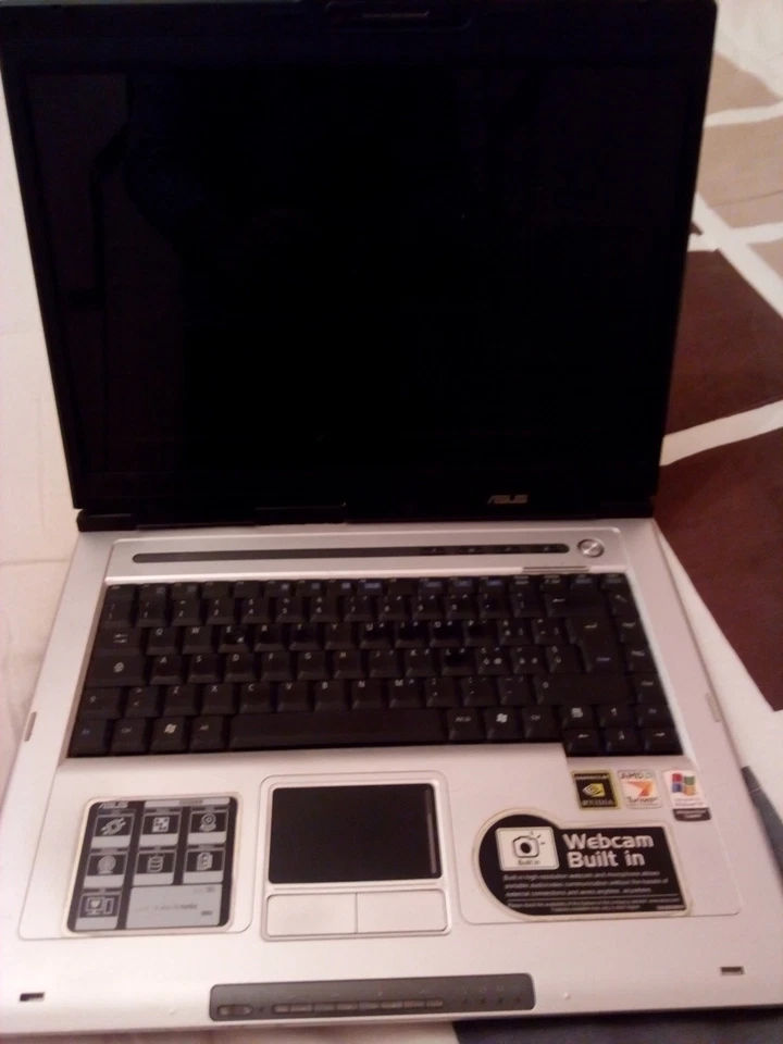 Notebook asus z9200km AMD turion 1 gb di ram, masterizzat. DVD 4 usb 2.0,  wifi - Immagine 1 di 2