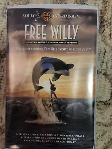 Free Willy (VHS, 1993, Clamshell) - Picture 1 of 3