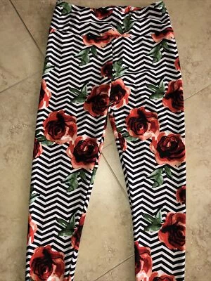 Leggings florales Chevron blancos y negros LulaRoe OS - NUEVOS SIN ETIQUETAS - funcionan pequeños Foto 1 de 4