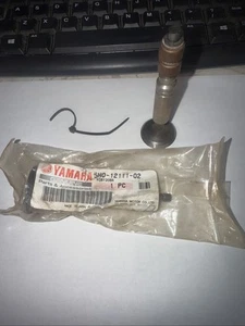 NOS YAMAHA INTAKE VALVE 5H0-12111-00-00, ONE VALVE OUT OF PACKAGE WITH STEM/SEAL - Picture 1 of 3
