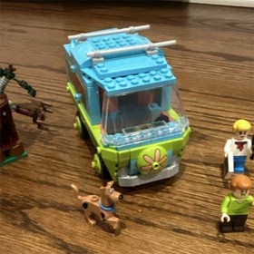 LEGO Scooby-Doo: The Mystery Machine (75902) Complete Set w/ Minifigures