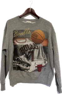 Vintage 90s Lee Sport Chicago Bulls Gray Sweater Size M Gold Embroidered Logo - Picture 1 of 10