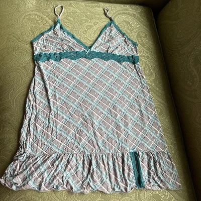 Victoria’s Secret ANGELS Sleep Slip Size Large - Image 1 of 4