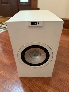 One KEF Q150 Bookshelf Speaker - White - Picture 1 of 3