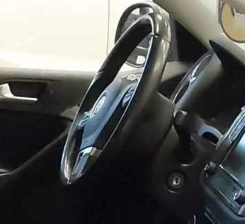 2011-2012 Volkswagen Tiguan LH Driver Steering Wheel Airbag OEM - Image 1 of 3