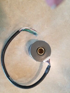 DYNAPAR 8192 LINE 8 POLE 1/2 INCH BORE COMMUTATING ENCODER - Picture 1 of 3