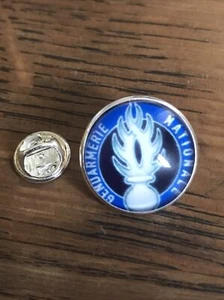 GROS PIN'S 2cm Métal Argenté Gendarmerie Nationale  France - Picture 1 of 4