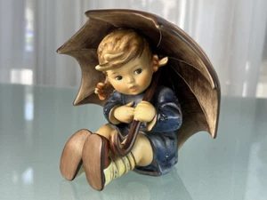 Hummel Figur 152/0B. Geborgen Mädchen 12,5 cm. 1 Wahl - Top Zustand  - Bild 1 von 3